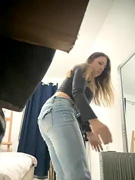 Snapshot of Sashabunny chatting on 10-15-25, 08:42 Sashabunny online show from 10-15-25, 08:42