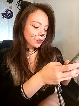 Snapshot of Kimiechanuwu chatting on 10-21-25, 04:30 Kimiechanuwu online show from 10-21-25, 04:30