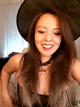 Snapshot of Kimiechanuwu chatting on 10-31-25, 03:57 Kimiechanuwu online show from 10-31-25, 03:57