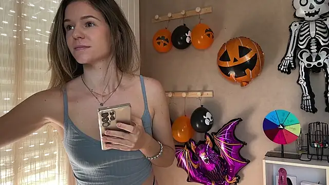 Snapshot of lucie_mehott chatting on 10-12-25, 08:35 lucie mehott online show from 10-12-25, 08:35