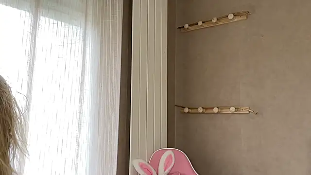 Snapshot of lucie_mehott chatting on 11-15-25, 10:12 lucie mehott online show from 11-15-25, 10:12