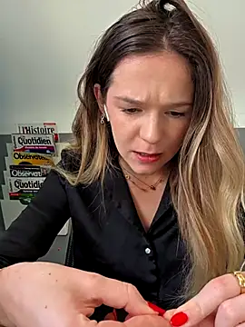 Snapshot of lucie_mehott chatting on 11-18-25, 09:03 lucie mehott online show from 11-18-25, 09:03