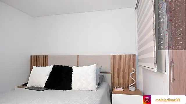 MalejaDiaz  online show from 01-17-26, 03:50