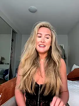 Snapshot of heidihulaa chatting on 10-15-25, 07:19 heidihulaa online show from 10-15-25, 07:19