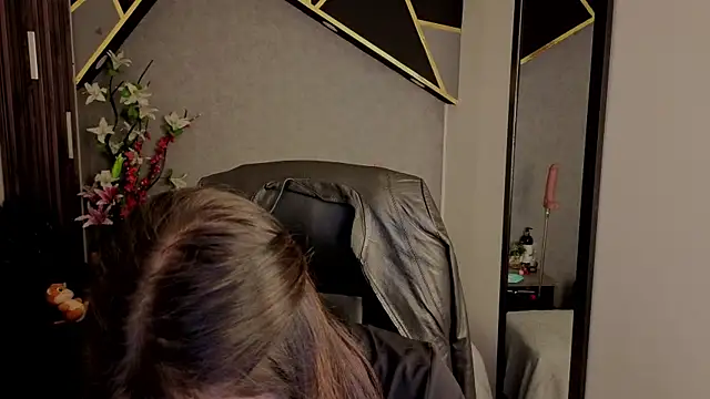 Snapshot of almma_shy chatting on 10-09-25, 01:20 almma shy online show from 10-09-25, 01:20