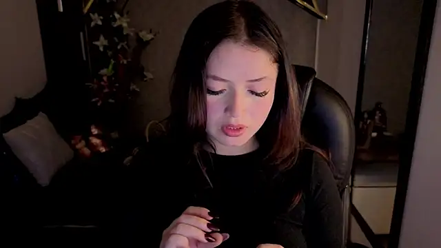 Snapshot of almma_shy chatting on 11-20-25, 01:33 almma shy online show from 11-20-25, 01:33