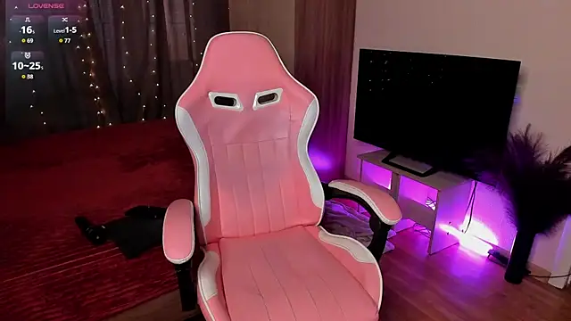 Snapshot of Jane_Paws chatting on 10-21-25, 02:12 Jane Paws online show from 10-21-25, 02:12