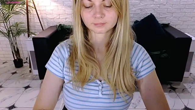 SmilingEmily  online show from 10-04-25, 06:11