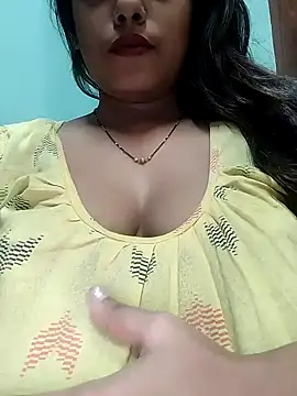 Snapshot of sexyindi_couple chatting on 12-21-24, 12:49 sexyindi couple online show from 12-21-24, 12:49