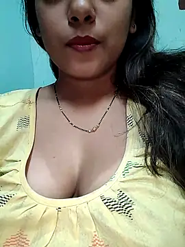 Snapshot of sexyindi_couple chatting on 03-05-25, 05:29 sexyindi couple online show from 03-05-25, 05:29