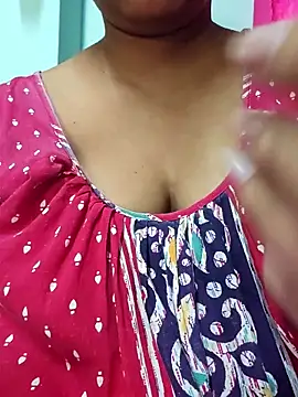 Snapshot of sexyindi_couple chatting on 11-15-25, 06:33 sexyindi couple online show from 11-15-25, 06:33