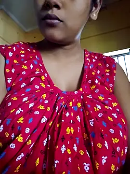 Snapshot of sexyindi_couple chatting on 11-22-25, 04:11 sexyindi couple online show from 11-22-25, 04:11