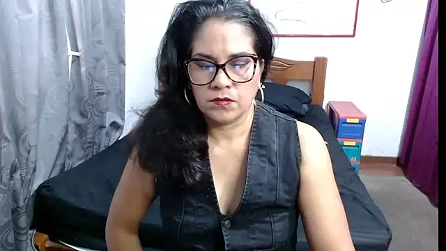 Mistresskloe01 online show from 02-17-25, 12:38