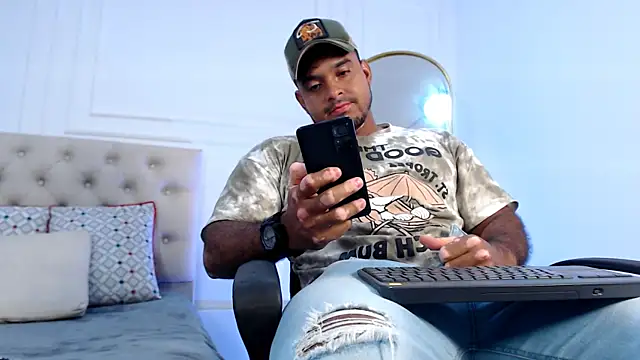 Big furry bear13 online show from 01-10-26, 01:13