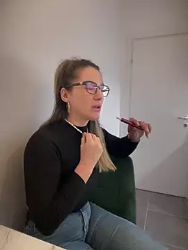 HotXMom online show from 01-04-25, 04:23
