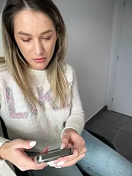 HotXMom online show from 01-06-25, 10:35