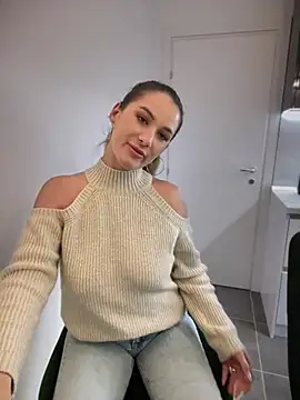 HotXMom online show from 01-11-25, 04:46