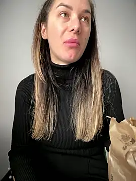 HotXMom online show from 01-14-26, 07:58