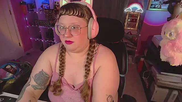 Snapshot of FatVeronica chatting on 02-14-26, 02:14 FatVeronica online show from 02-14-26, 02:14