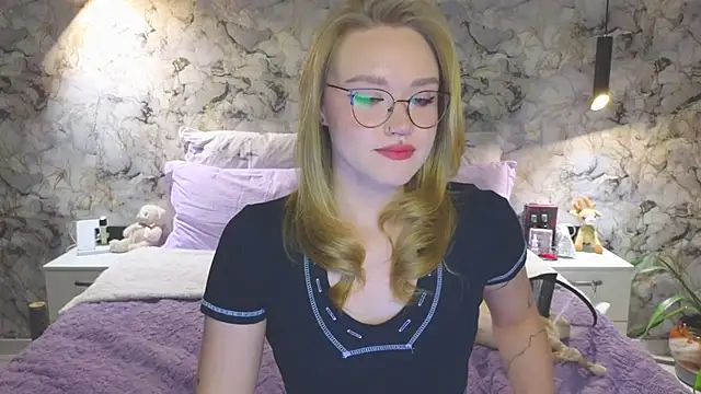 Aurora Golden1 online show from 10-20-25, 04:18