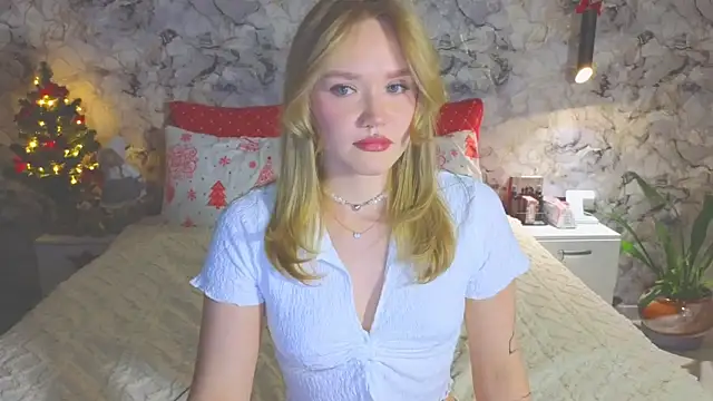 Aurora Golden1 online show from 12-18-25, 04:46