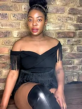 Snapshot of Ass-Queen chatting on 09-25-25, 09:29 Ass-Queen online show from 09-25-25, 09:29