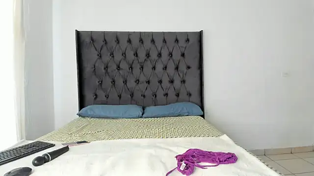 Snapshot of Ass-Queen chatting on 10-24-25, 07:38 Ass-Queen online show from 10-24-25, 07:38