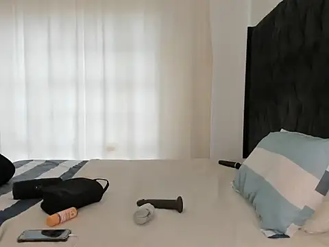 Snapshot of Ass-Queen chatting on 11-18-25, 08:19 Ass-Queen online show from 11-18-25, 08:19