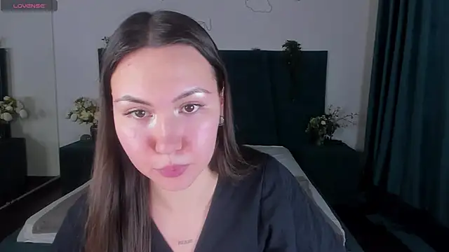 GIGI BENNET online show from 12-11-24, 06:52
