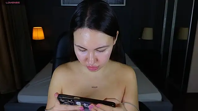 GIGI BENNET online show from 12-14-24, 08:23