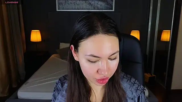 GIGI BENNET online show from 12-15-24, 05:56