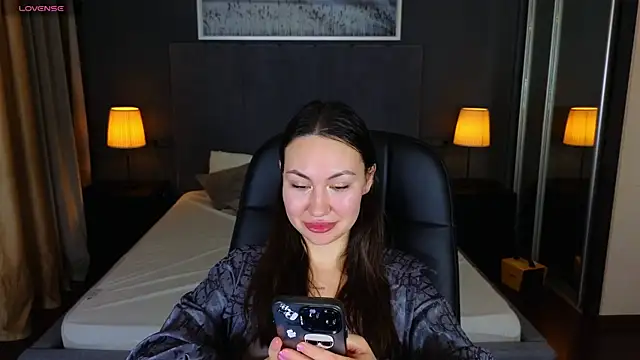 GIGI BENNET online show from 12-15-24, 09:03