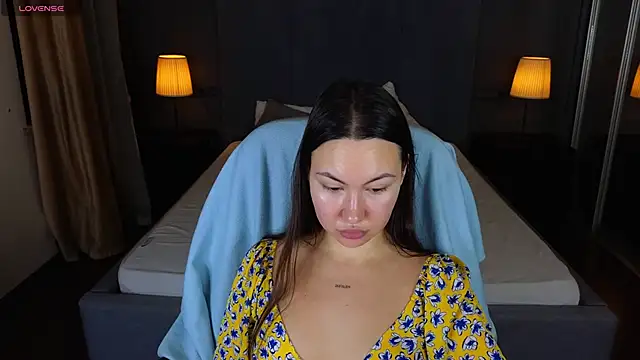 GIGI BENNET online show from 12-16-24, 05:17