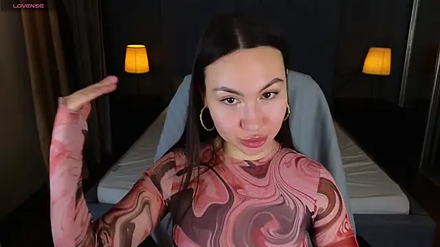 GIGI BENNET online show from 12-19-24, 05:18
