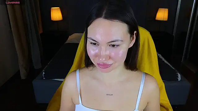 GIGI BENNET online show from 12-22-24, 05:34