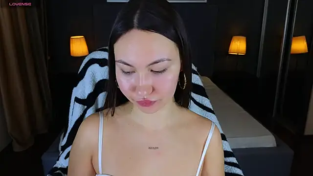 GIGI BENNET online show from 12-25-24, 05:26