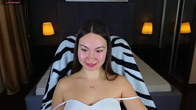 GIGI BENNET online show from 12-25-24, 08:29
