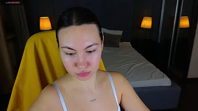 GIGI BENNET online show from 12-27-24, 05:42