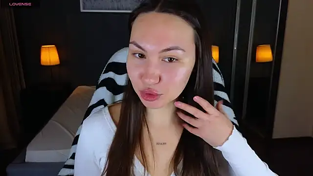 GIGI BENNET online show from 01-03-25, 05:28