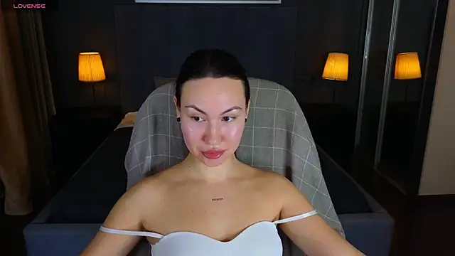 GIGI BENNET online show from 01-04-25, 08:28
