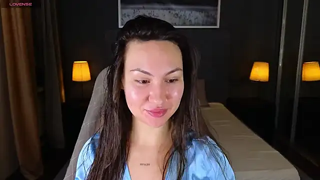 GIGI BENNET online show from 01-07-25, 05:43