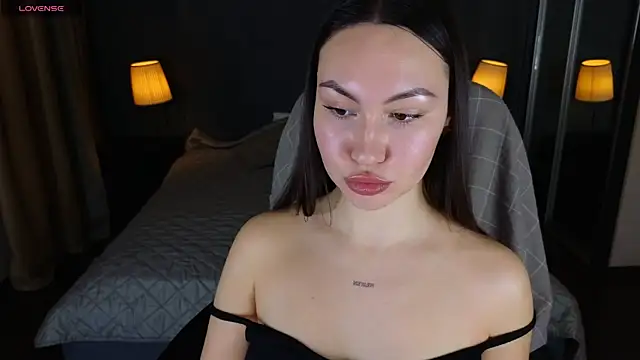 GIGI BENNET online show from 01-18-25, 05:41