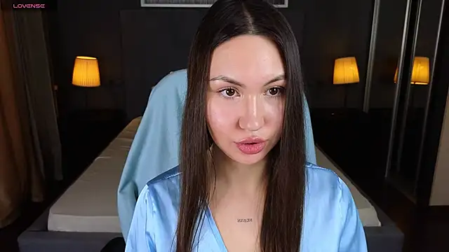 GIGI BENNET online show from 02-17-25, 05:25