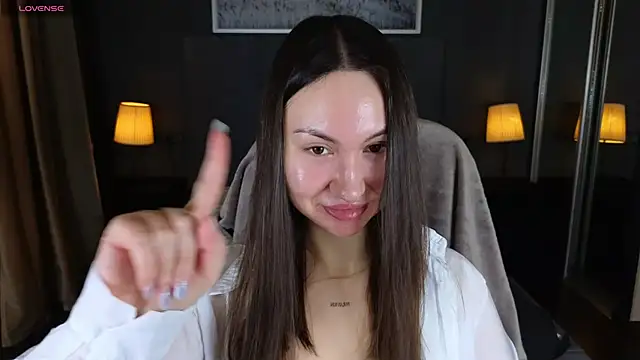 GIGI BENNET online show from 02-18-25, 05:42