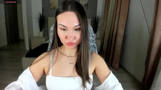 GIGI BENNET online show from 02-20-25, 03:19