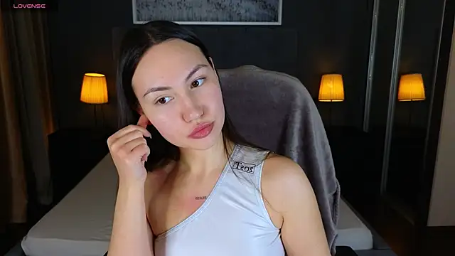 GIGI BENNET online show from 02-27-25, 08:06