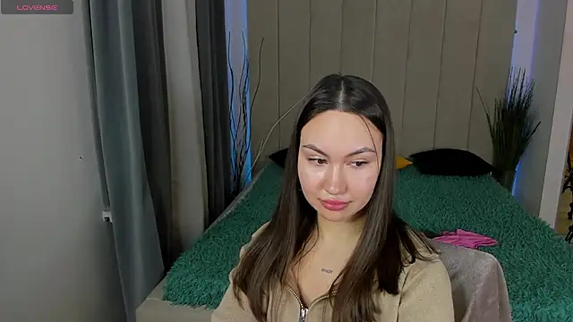 GIGI BENNET online show from 02-28-25, 06:31