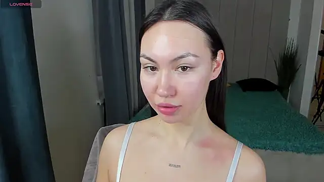 GIGI BENNET online show from 03-01-25, 05:42