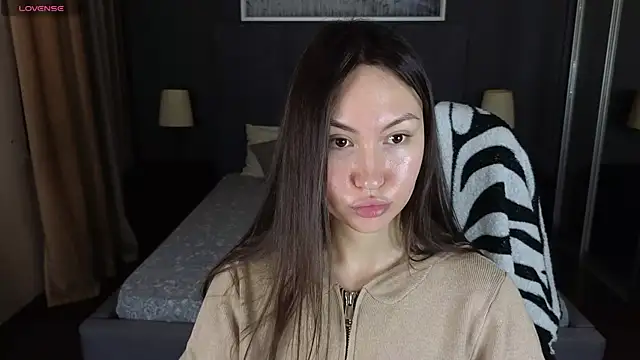 GIGI BENNET online show from 03-22-25, 05:06