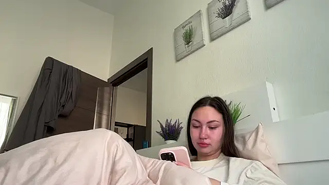 GIGI BENNET online show from 10-01-25, 05:35